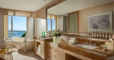 The Earl Suite - Beachfront View